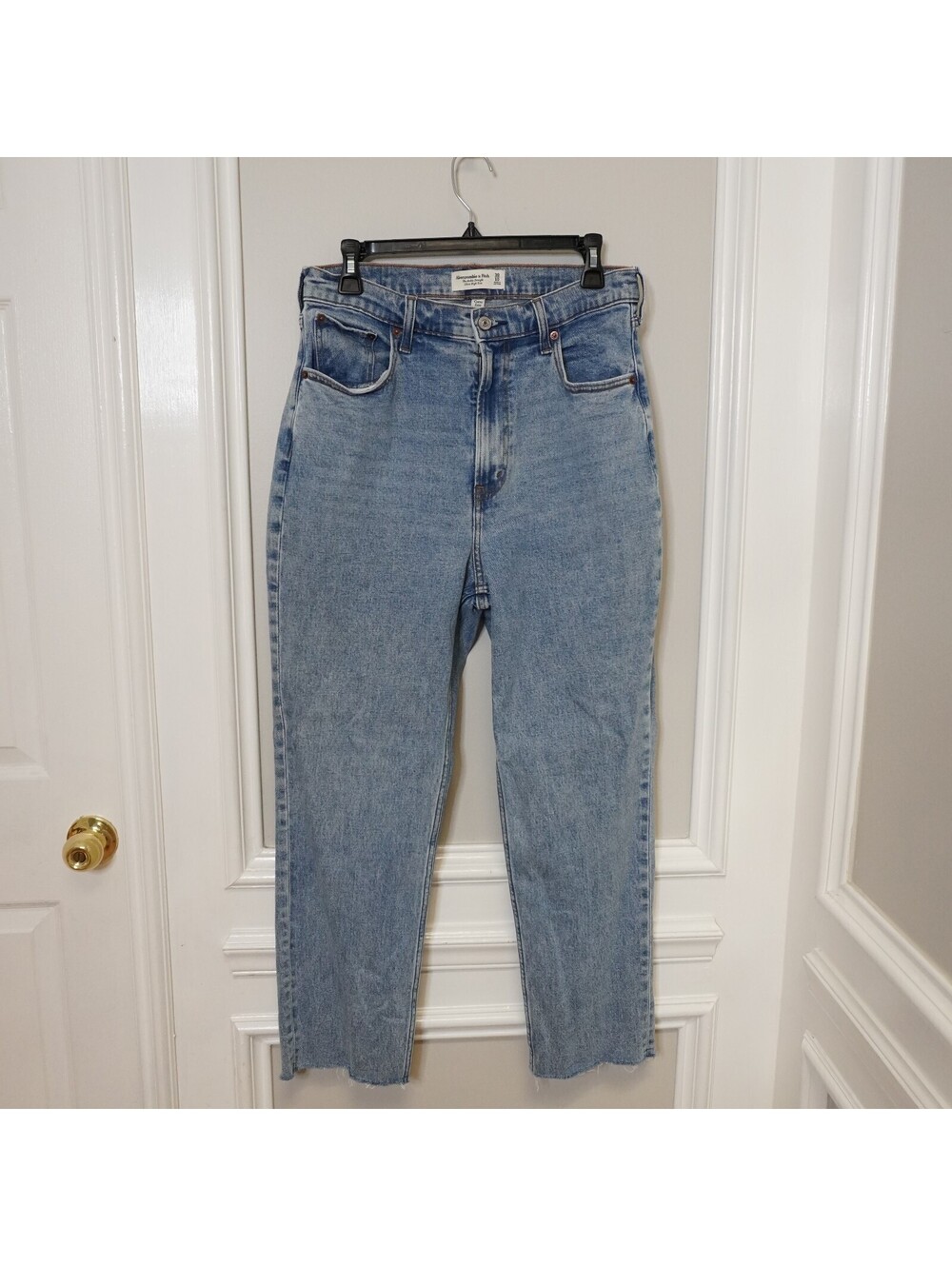 Abercrombie & Fitch Ultra High Rise Ankle Straight Jeans Size 30/10
